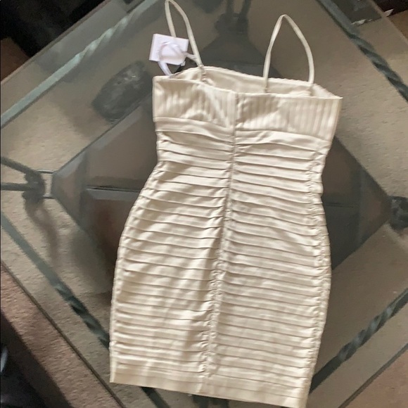 Calvin Klein - Picture 2 of 5